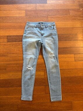 D. Jeans Light Blue Distressed Jeans